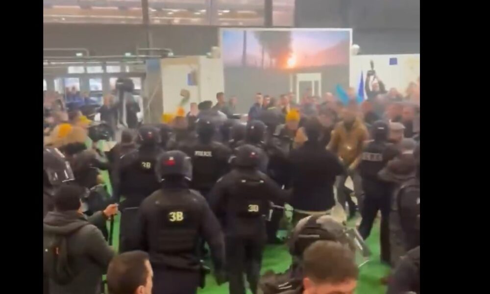 Protest agresiv al fermierilor împotriva președintelui Macron la o expoziție agricolă