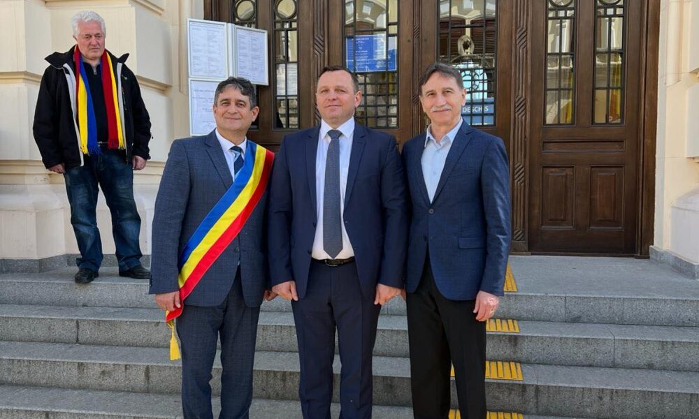 De Ziua Unirii,  fostul primar ales al municipiului Chișinău, Andrei Năstase a primit titlul de „Cetăţean de onoare al municipiului Alba Iulia”