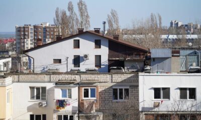 VIDEO Tendință urbanistică în Chișinău! Casele se construiesc pe bloc