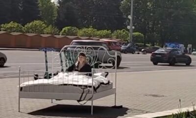 VIDEO Un pat în centrul Chișinăului, lângă Arcul de Triumf